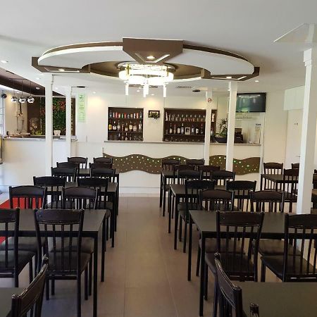 Kyriad Direct Claye-Souilly-Roissy Cdg Екстериор снимка