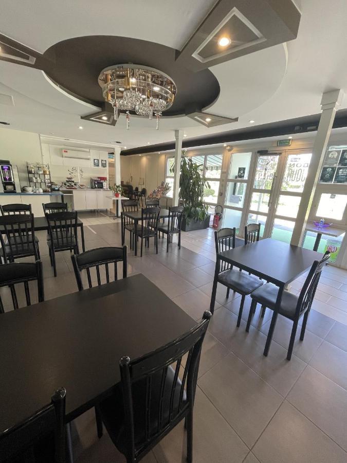 Kyriad Direct Claye-Souilly-Roissy Cdg Екстериор снимка