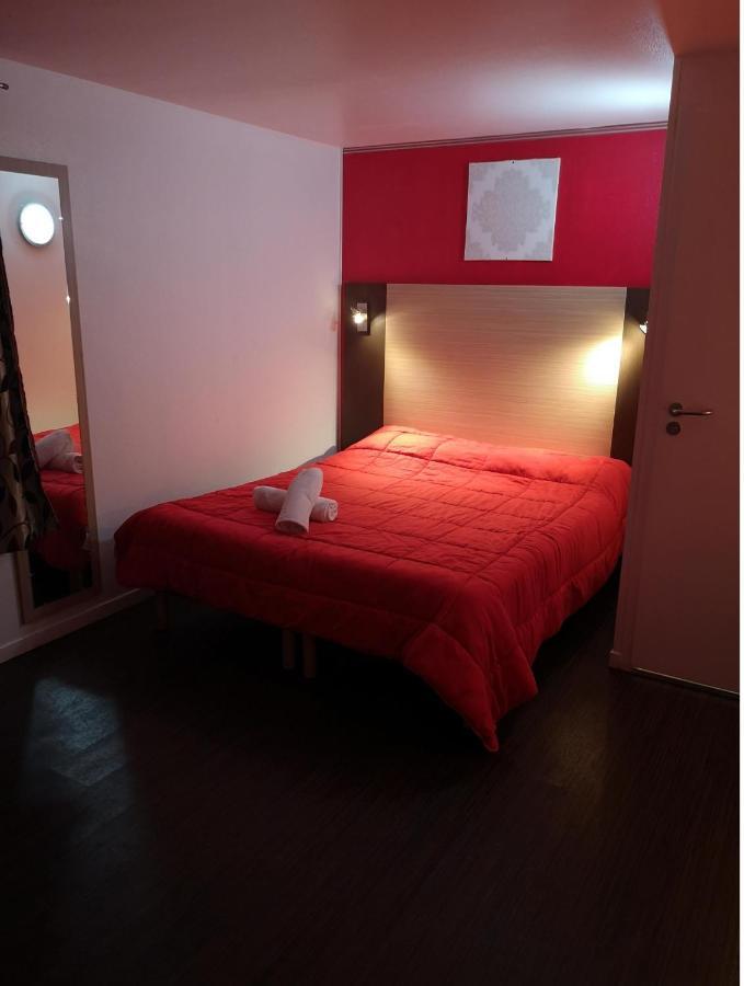Kyriad Direct Claye-Souilly-Roissy Cdg Екстериор снимка