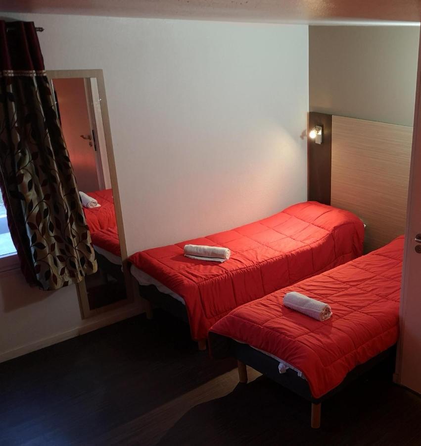 Kyriad Direct Claye-Souilly-Roissy Cdg Екстериор снимка